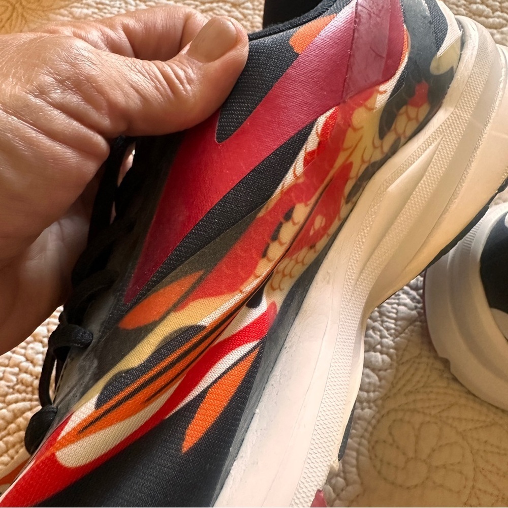 Brooks Tokyo Koi Men’s Red and Black Athletic Running Shoes size 12.5 Colorful - Picture 2 of 10